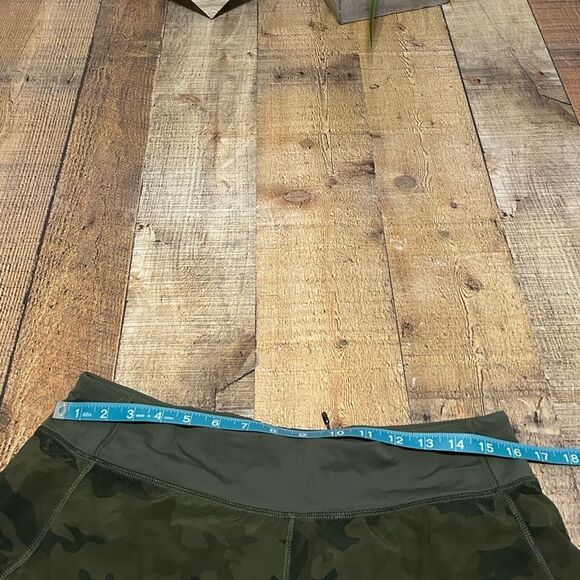 Lululemon Run: Speed Short *4-way Stretch
Savasana Camo Fatigue Green 8 - Picture 12 of 14